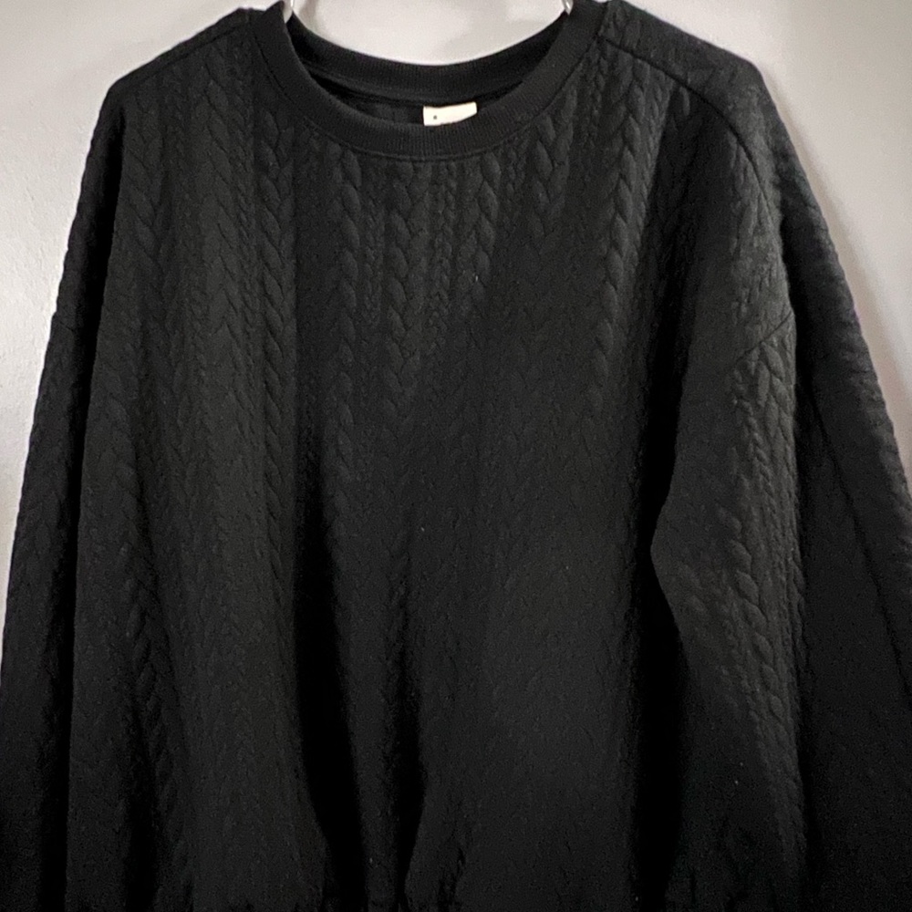 Cropped Black Textured Sweatshirt